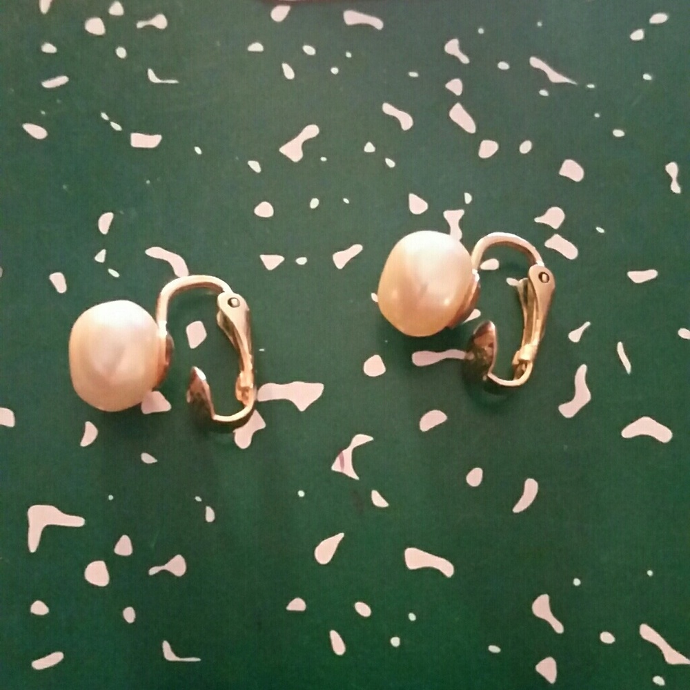 Vintage Avon Gold Pearl Clip On Earrings